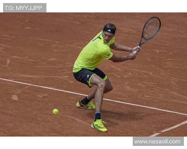 兹维列夫挑战德约科维奇期待精彩对决引发网球热潮 兹维列夫挑战德约科维奇期待精彩对决引发网球热潮