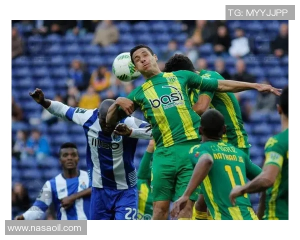 国民队与唐迪拉的激烈对决揭示足球战术与团队协作的精彩瞬间 国民队与唐迪拉的激烈对决揭示足球战术与团队协作的精彩瞬间